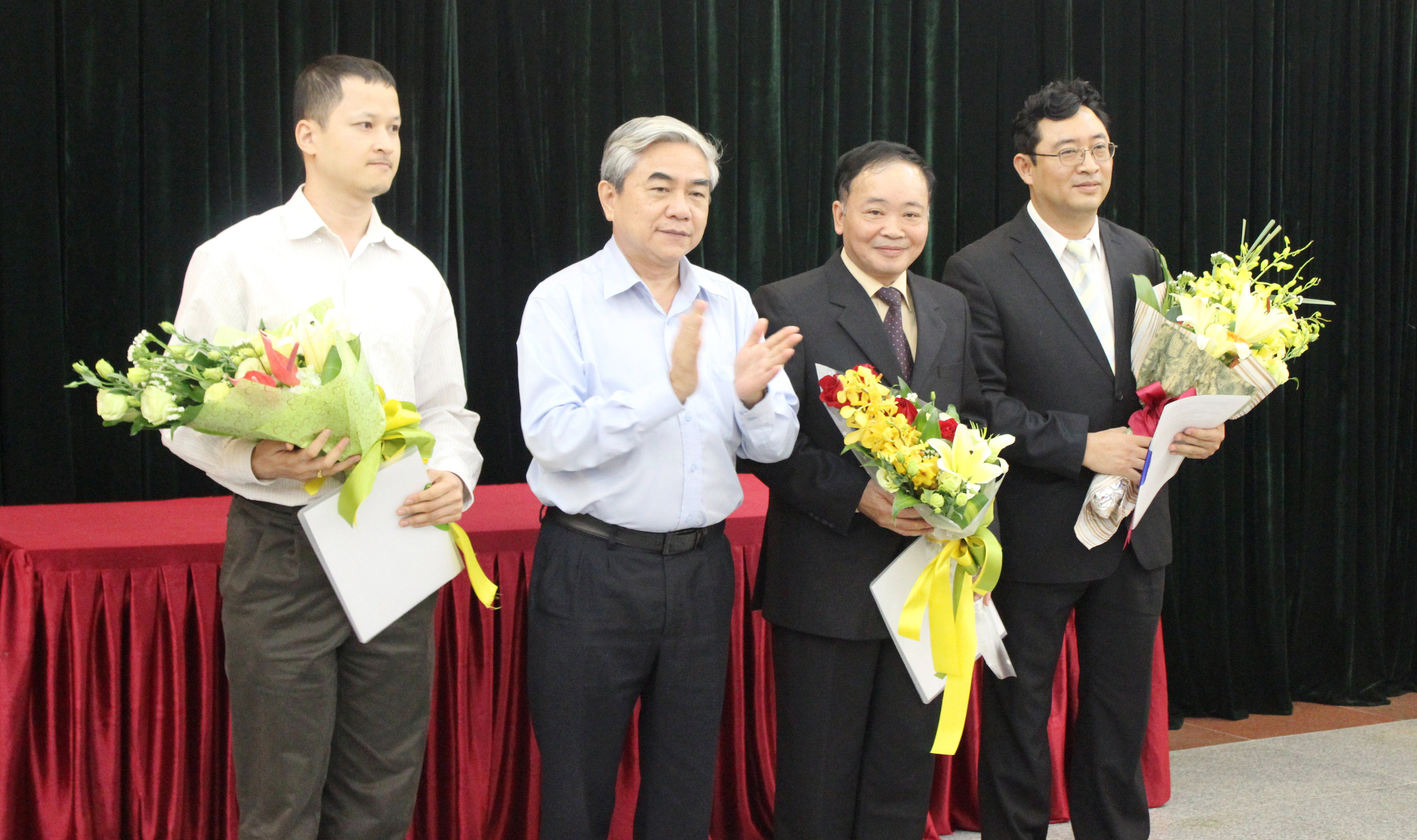 Trao quyết định bổ nhiệm cán bộ lãnh đạo một số đơn vị thuộc Bộ KH&CN